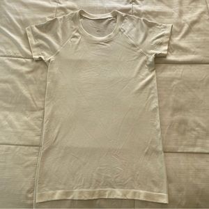 Lululemon Swiftly Tech Short Sleeve- White Size 6
